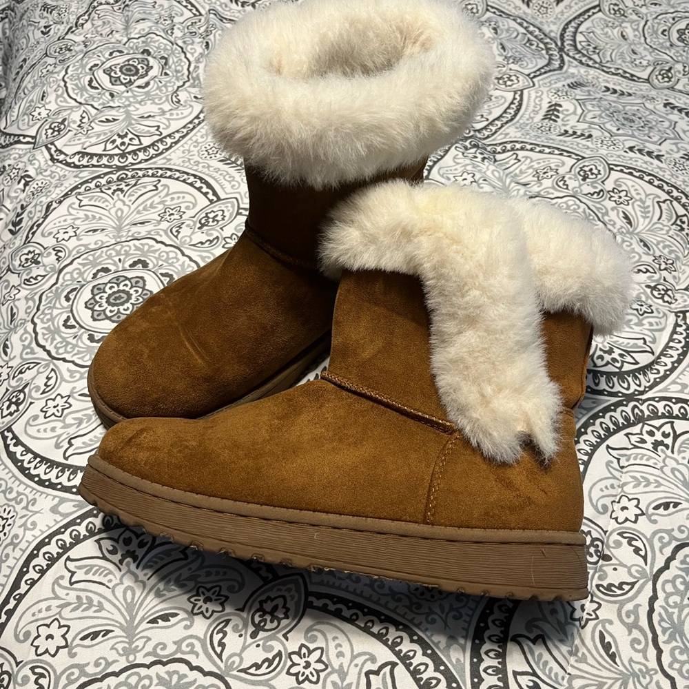 Brown Suede Boots with White Fur Trim